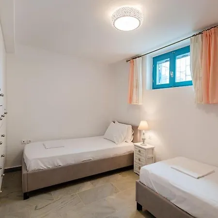 Beachside House In Feriehus Naousa