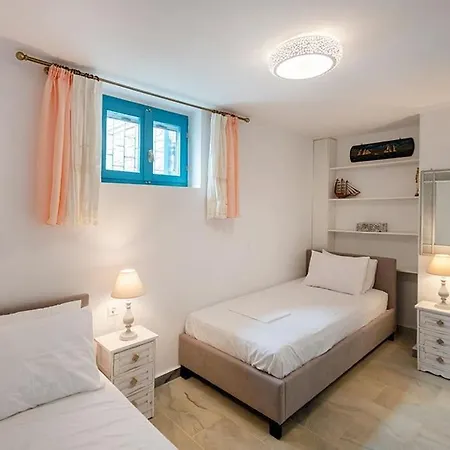 Beachside House In Feriehus Naousa