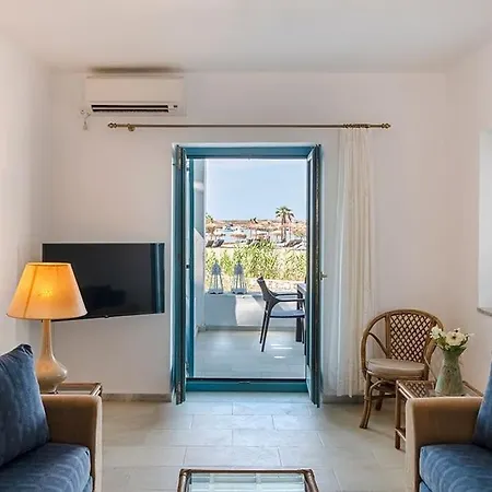 Beachside House In Naousa